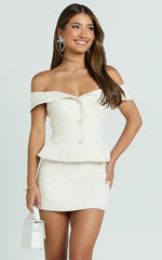 Aleena Skort - Boucle Mid Waist Fitted Mini Skort in Cream